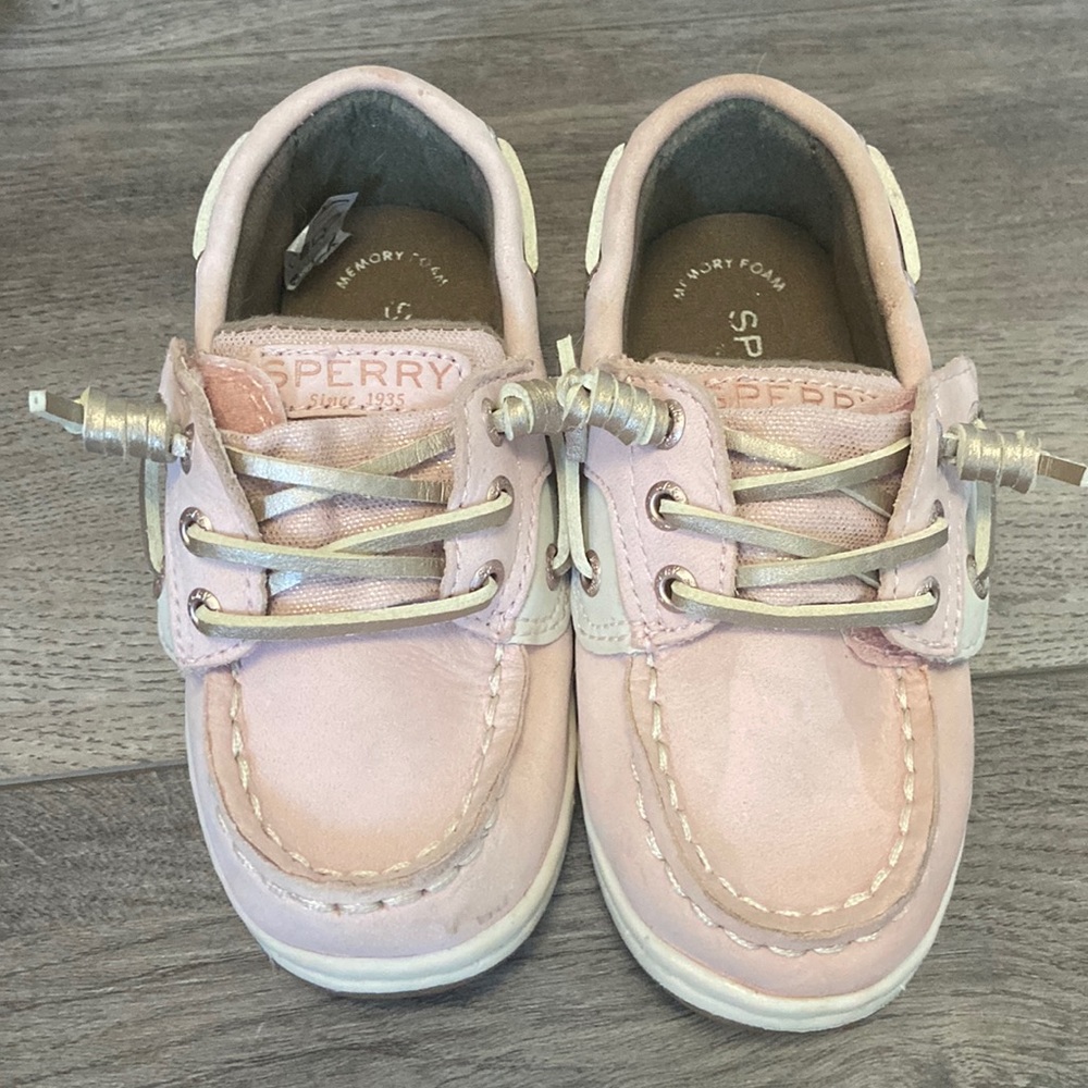 Toddler girl’s Sperry shoes